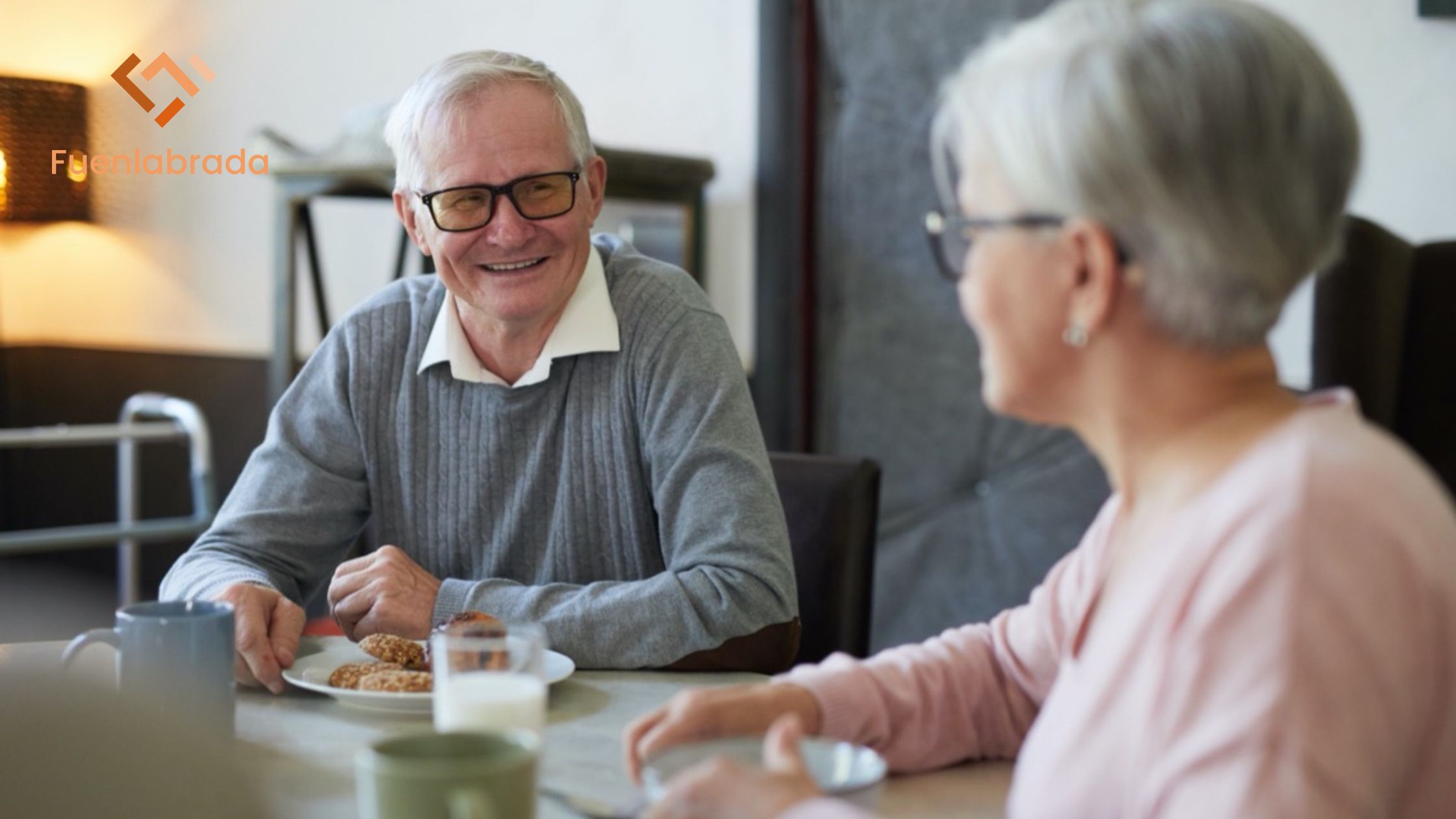 La importancia de acompañar y cuidar emocionalmente a las personas mayores: principal ventaja de las residencias.
